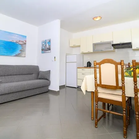Apartment Vice *